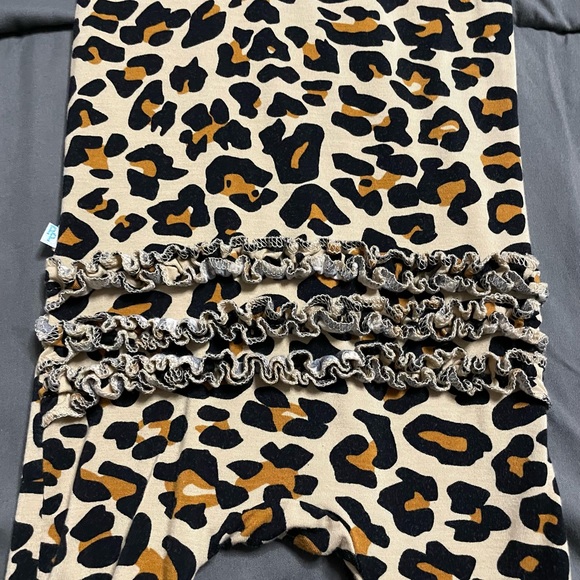 Posh Peanut baby girl pajamas bundle 6-9 Months
leopard bunny floral - Picture 10 of 13